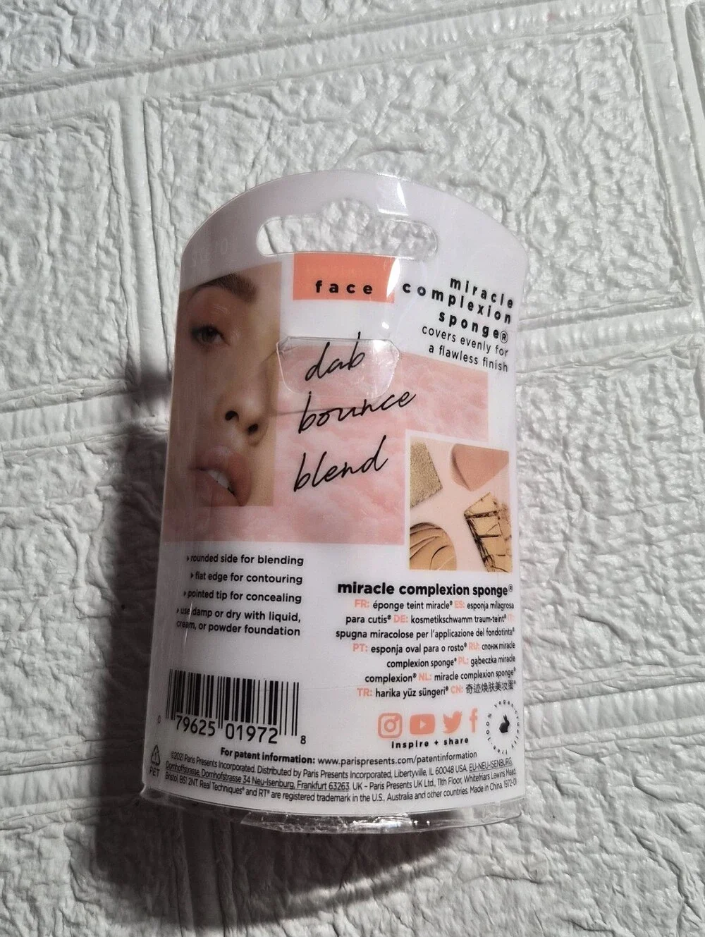 Real Techniques Limited Edition Neon Swirl Miracle Complexion Sponge